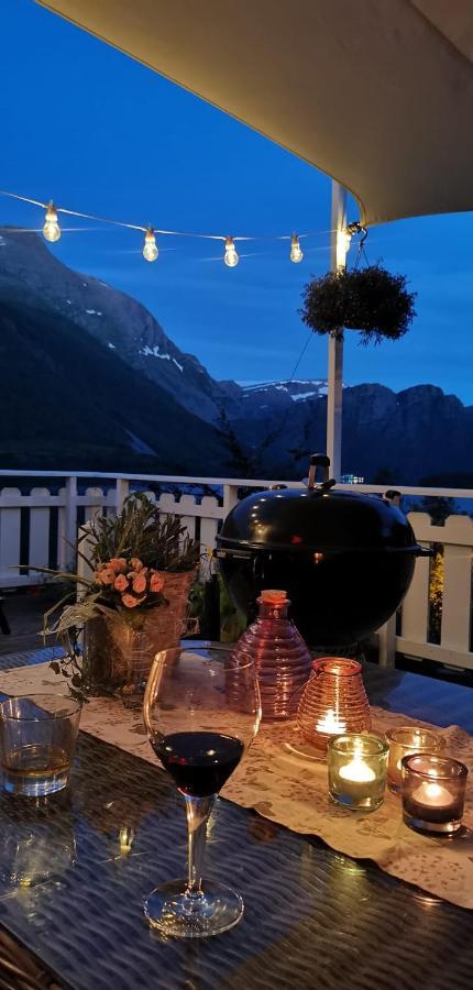 Between Fjord Og Glacier Alfoten Exterior photo